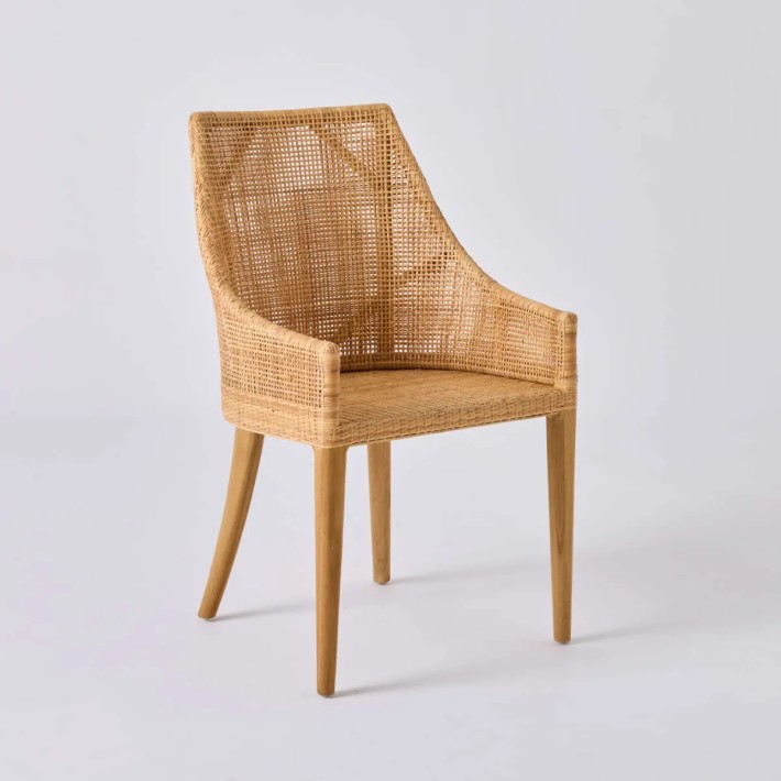 Fauteuil de table en rotin avec pieds en teck collection Saïgon par Kok maison