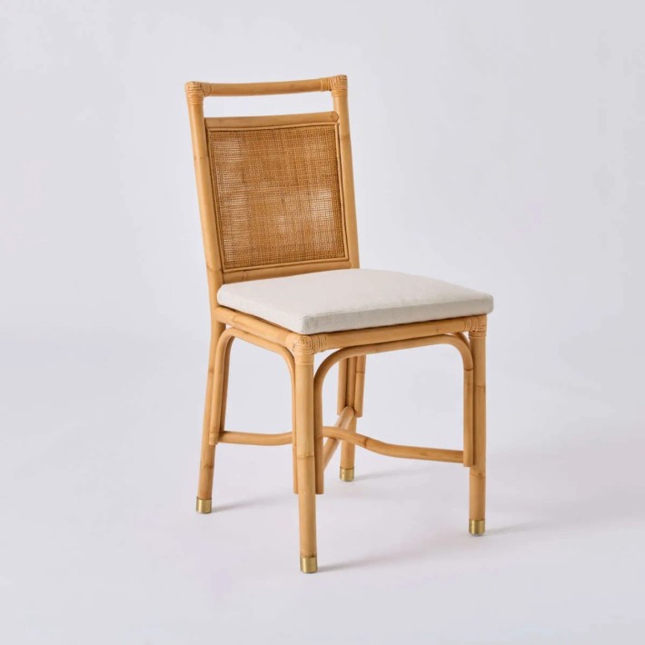 RIVIERA collection rattan chair with beige linen and cotton cushion