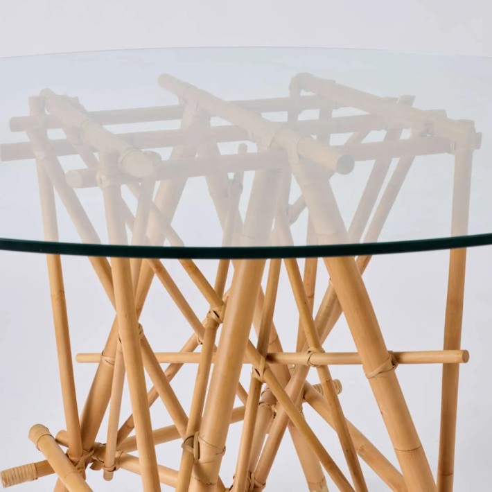 Zoom plateau de verre table en rotin Mikado