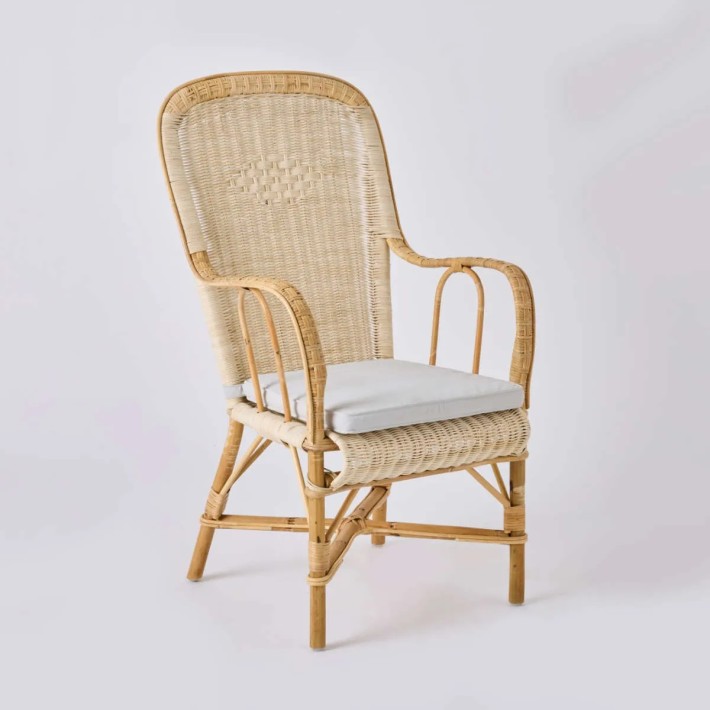 Option coussin d'assise gris fauteuil haut dossier Marcel en rotin par Kok maison