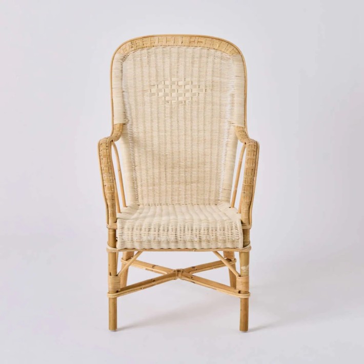 Vue de face fauteuil haut dossier en rotin Marcel à retrouver chez KOK MAISON