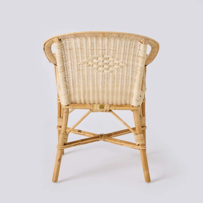 Vue de dos fauteuil en rotin Marcel