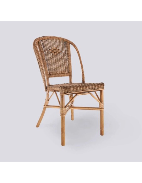 Version patinée de la chaise en rotin Albertine, collection grand-père par KOK MAISON