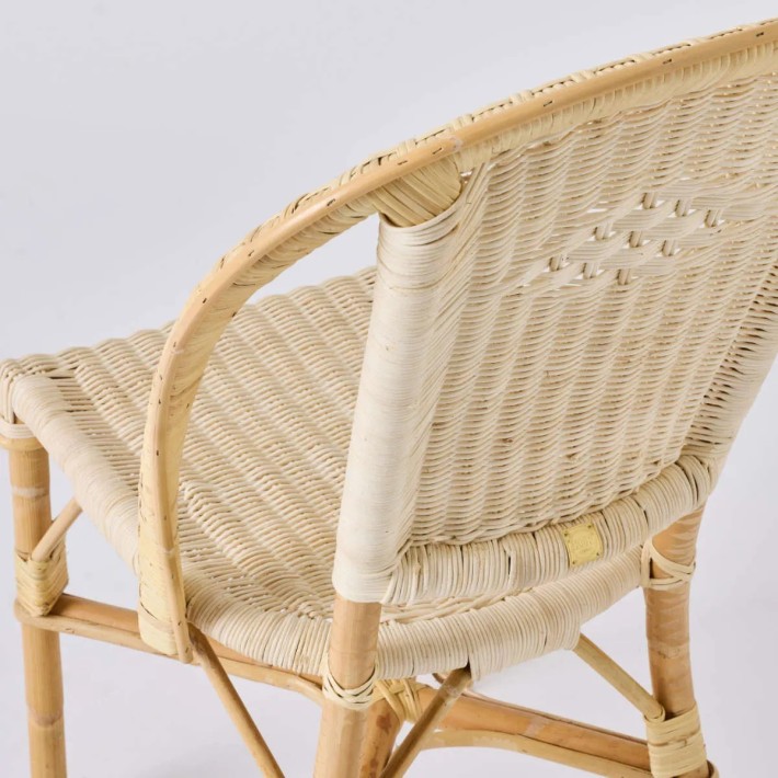 Détail courbure du rotin sur dossier chaise Albertine collection grand-père