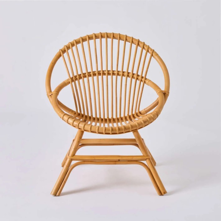 Vue de face fauteuil tout en rotin style coquille vintage Brigitte