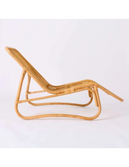 Vue de profil chaise longue en rotin BAYA style vintage