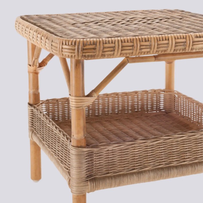 Zoom on ligatures and woven patinated rattan square coffee table from the Grandfather collection