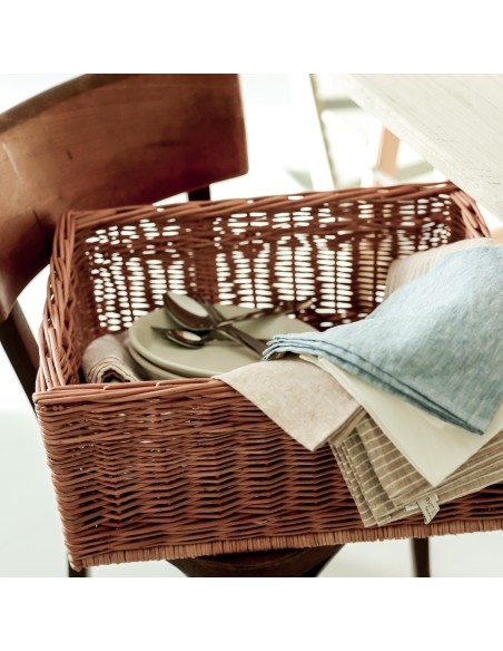 grand casier de rangement en osier pour la cuisine