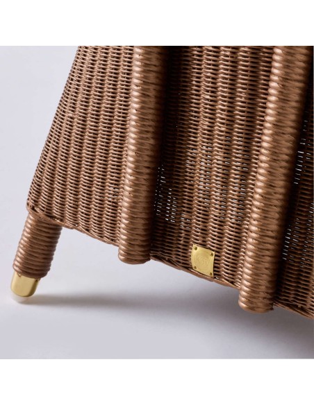 Zoom on the back plate of the SIDONIE loom chair