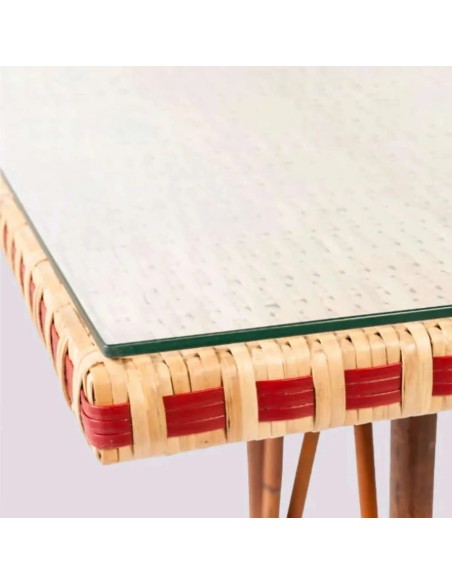 Glass for rattan pedestal table from the BAGATELLE collection and resin from the BELLE EPOQUE collection