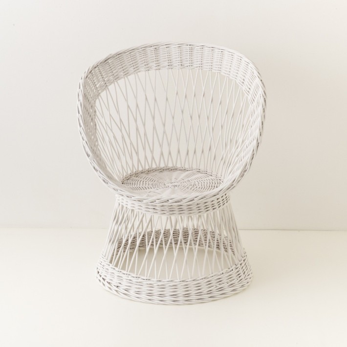 fauteuil en osier Franz laqué blanc vu de face