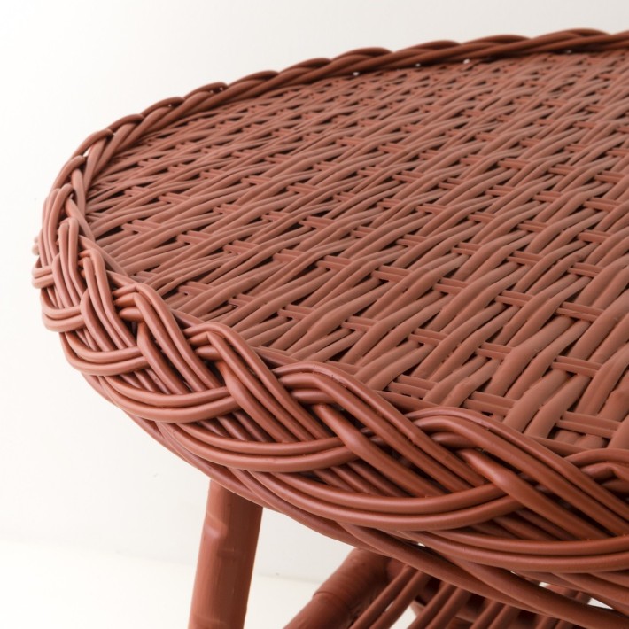 Mélina lacquered wicker pedestal table with woven top