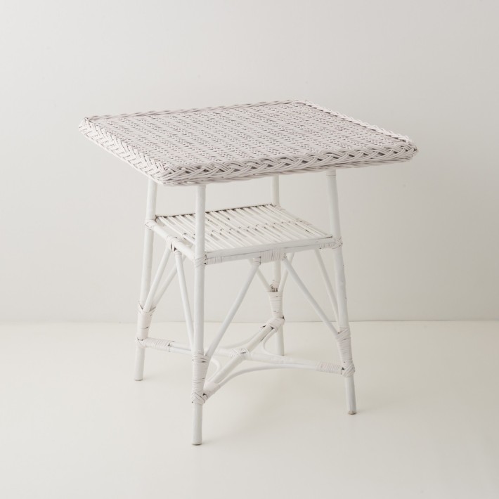 Table de repas 70x70 en osier laqué Melina