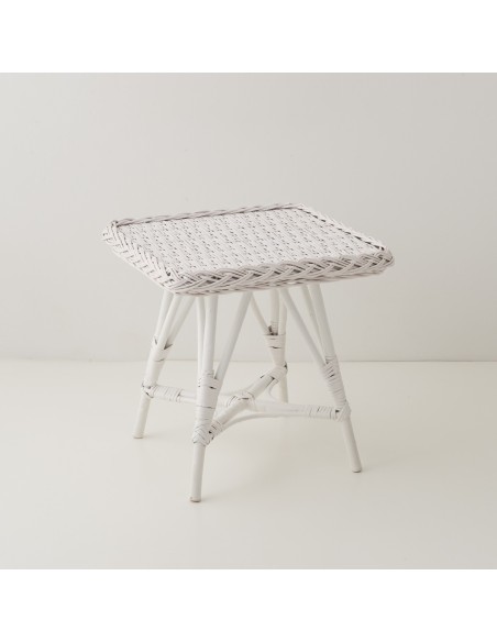 Mélina lacquered wicker table with woven top