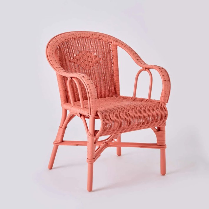 Fauteuil de table en rotin tressé Primavera couleur corail