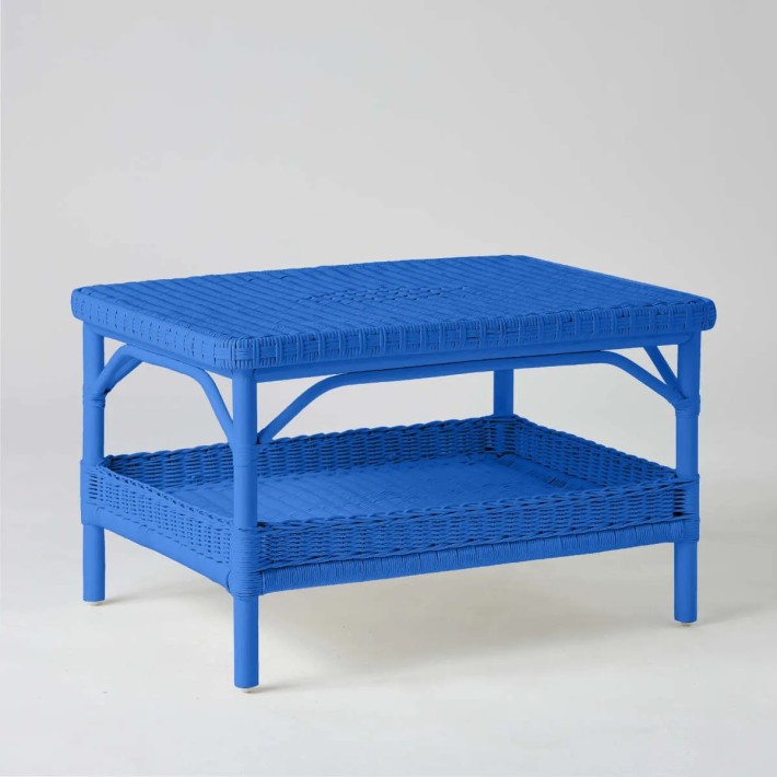 Table basse rectangulaire en rotin laqué bleu grec