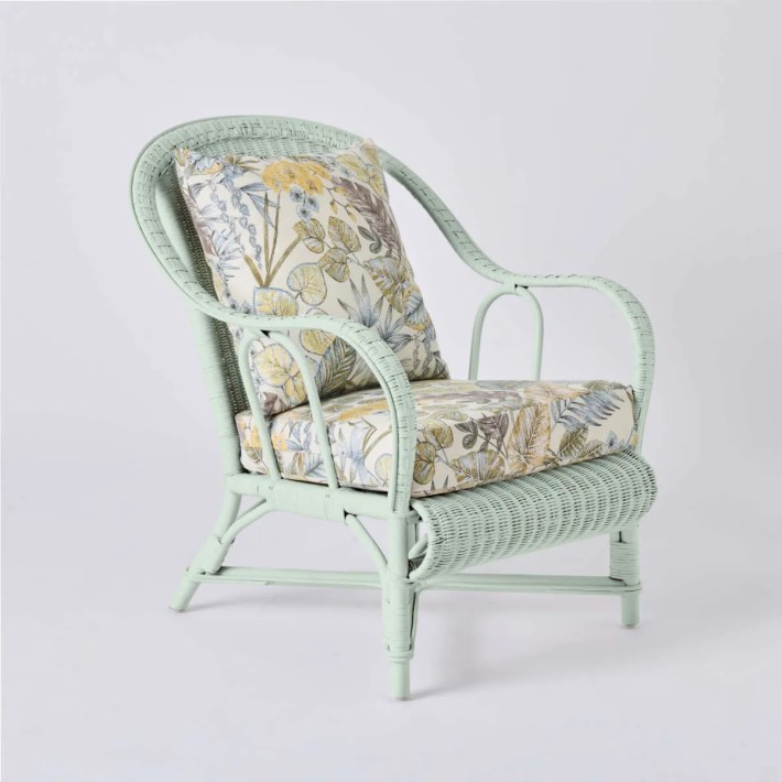 Fauteuil collection PRIMAVERA en rotin laqué couleur pistache tissu bouquet écru