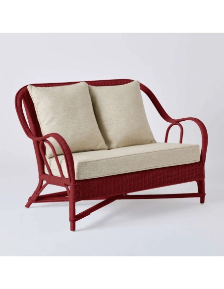 Canapé 2 places collection PRIMAVERA en rotin laqué rouge rubis avec tissu chenille gris