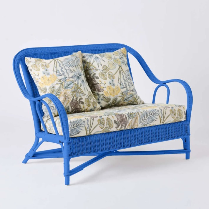 2-seater sofa from the PRIMAVERA collection in Greek blue lacquered rattan with ecru bouquet fabric