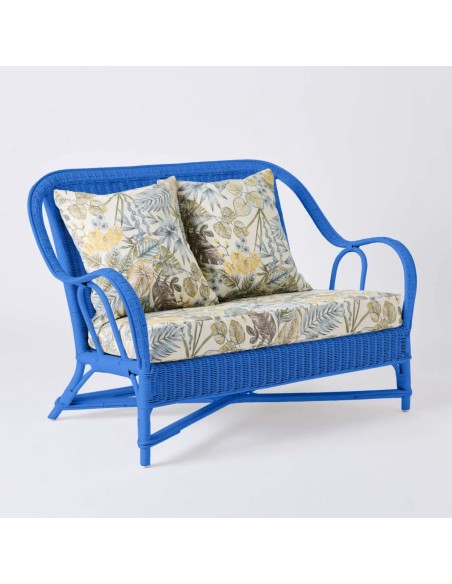2-seater sofa from the PRIMAVERA collection in Greek blue lacquered rattan with ecru bouquet fabric