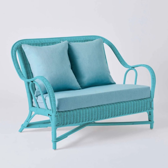 Canapé 2 places collection PRIMAVERA en rotin laqué bleu azur avec tissu azur