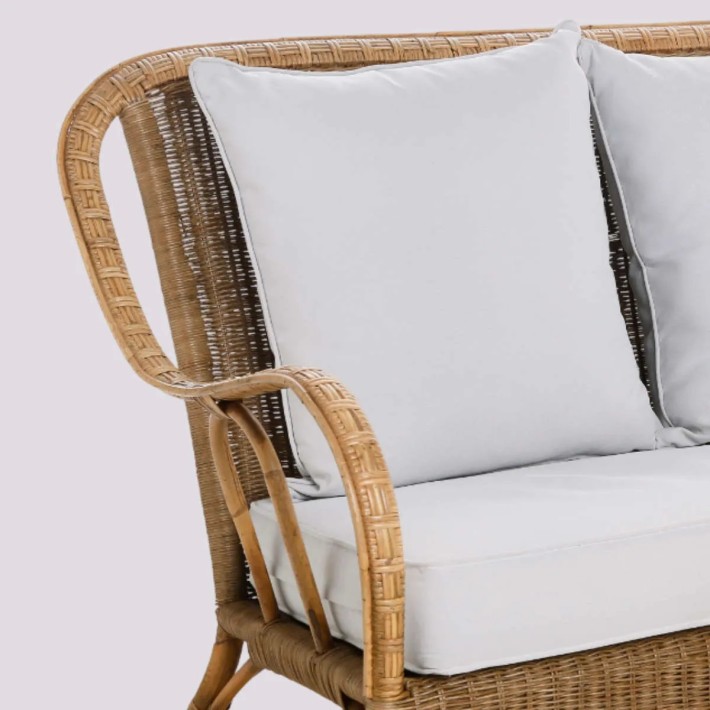Zoom cushion and woven sofa in weathered rattan NANRUCKET