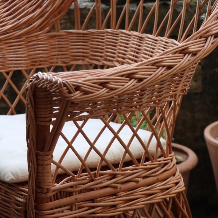 fauteuil osier Tom détail de l'accoudoir tressé - photo par Mélanie Charles