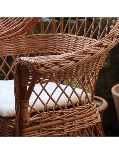 Tom wicker armchair: detail of the woven armrest – photo by Mélanie Charles