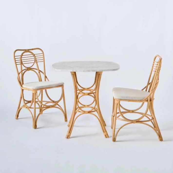 Ensemble table de repas/sellette en rotin GINGKO plateau carré effet marbre blanc avec chaises en rotin  GINGKO HORIZON