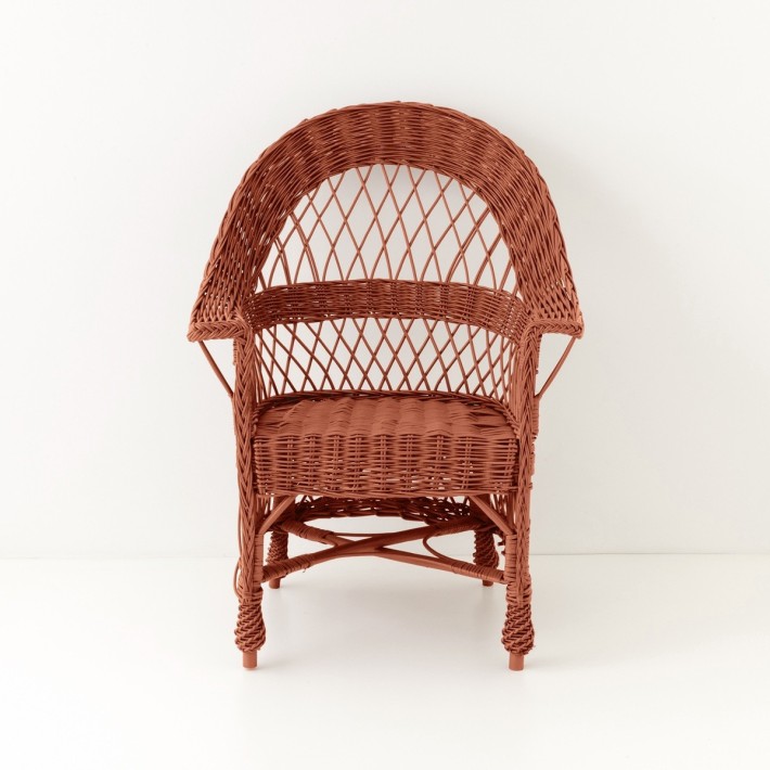 Fauteuil  en osierTom laqué brique vu de face