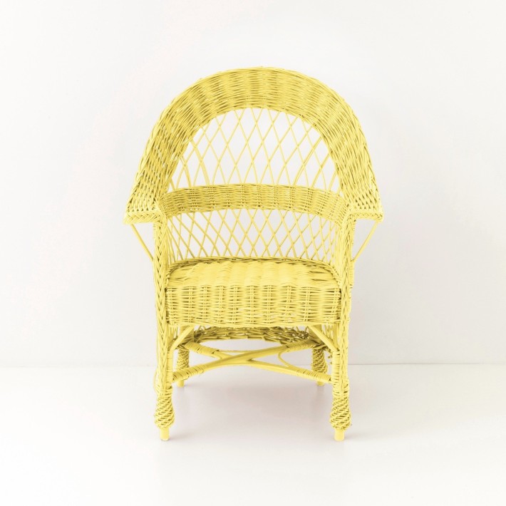 Fauteuil  en osierTom laqué jaune vu de face