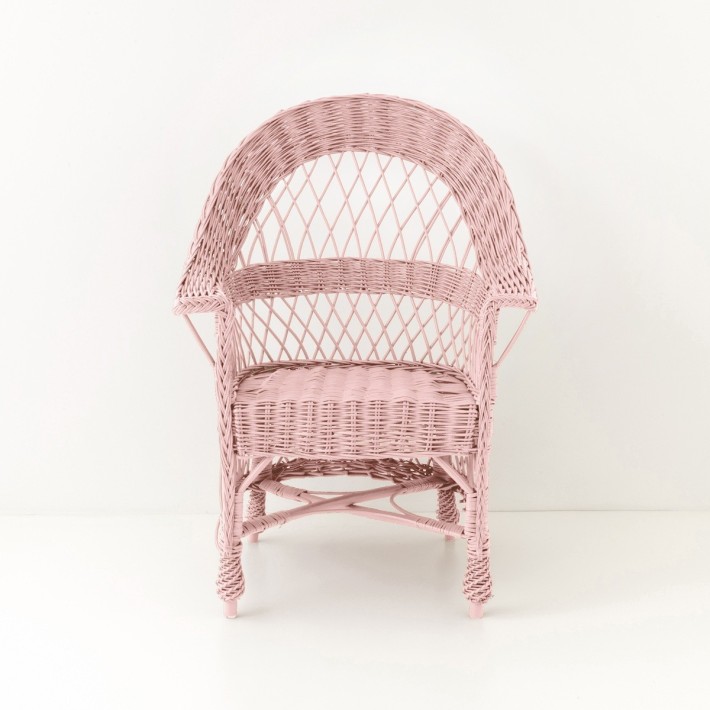 Fauteuil  en osierTom laqué rose vu de face
