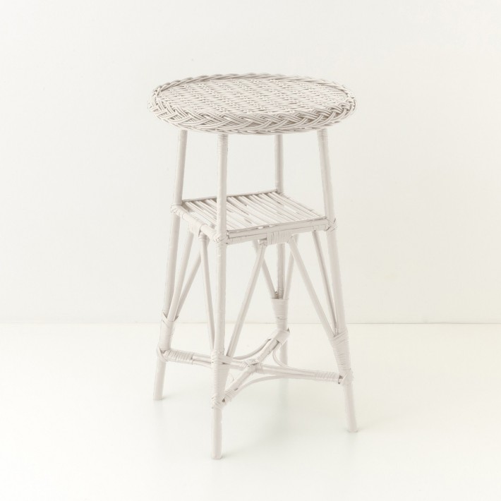 Mélina lacquered wicker pedestal table with woven top