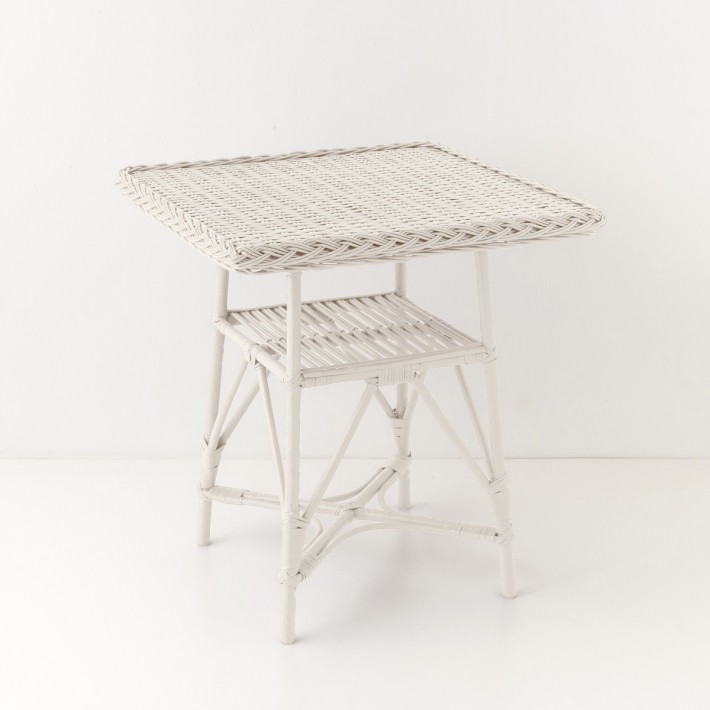 Mélina lacquered wicker table with woven top