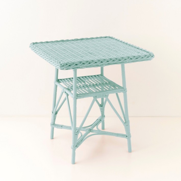 Mélina lacquered wicker table with woven top