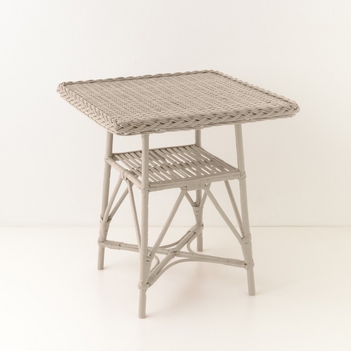 Table repas en osier 70x70 cm Mélina laqué beige lin