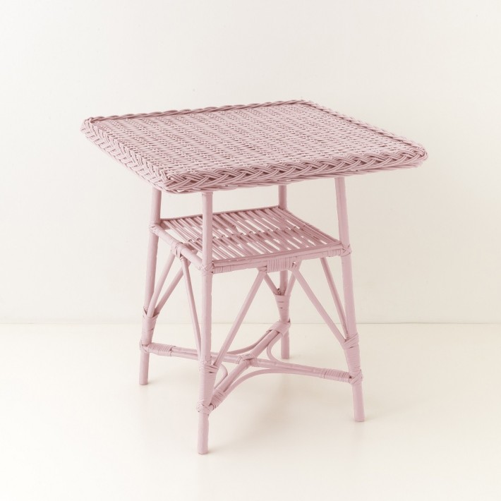 Mélina lacquered wicker table with woven top