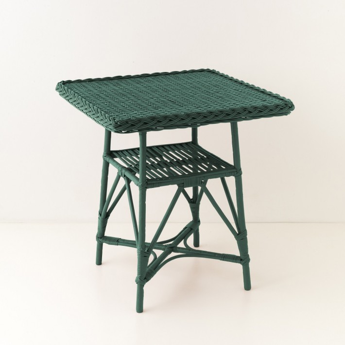 Table repas en osier 70x70 cm Mélina laqué vert sapin