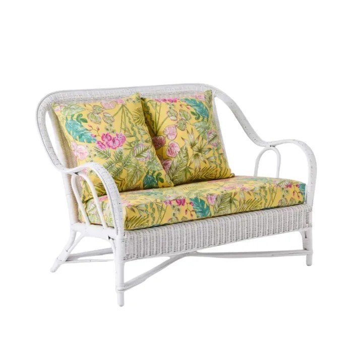 Canapé en rotin laqué blanc Primavera esprit grand-père avec coussins