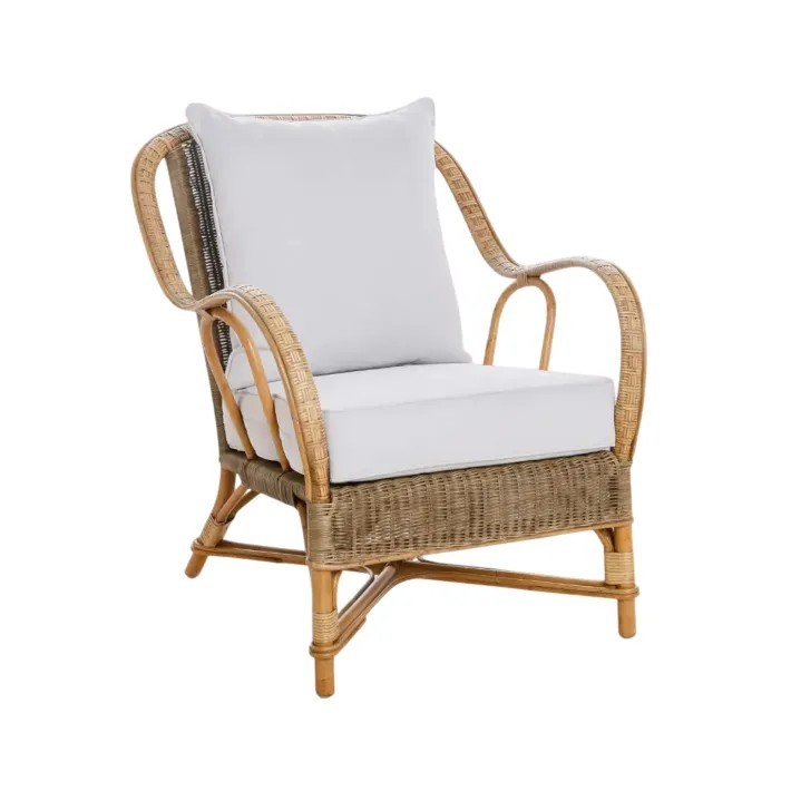 NANTUCKET armchair in weathered rattan with pearl grey fabric and white base