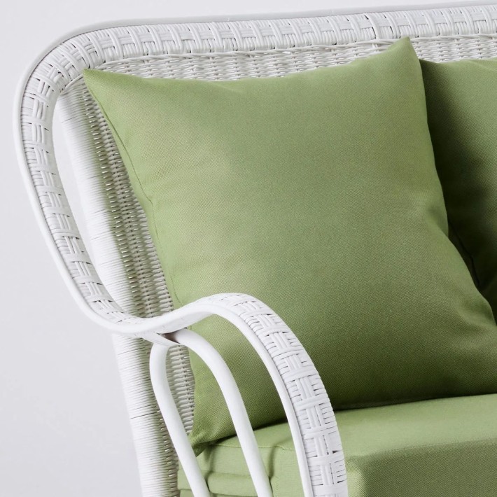Canapé en rotin laqué blanc Primavera esprit grand-père avec coussins
