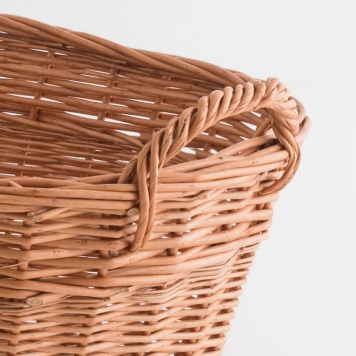 Oval willow laundry basket
