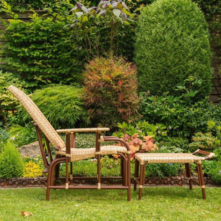 View from the side of the BELLE EPOQUE resin sun lounger