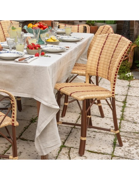 Chaise de jardin en résine autour d'une table BELLE EPOQUE