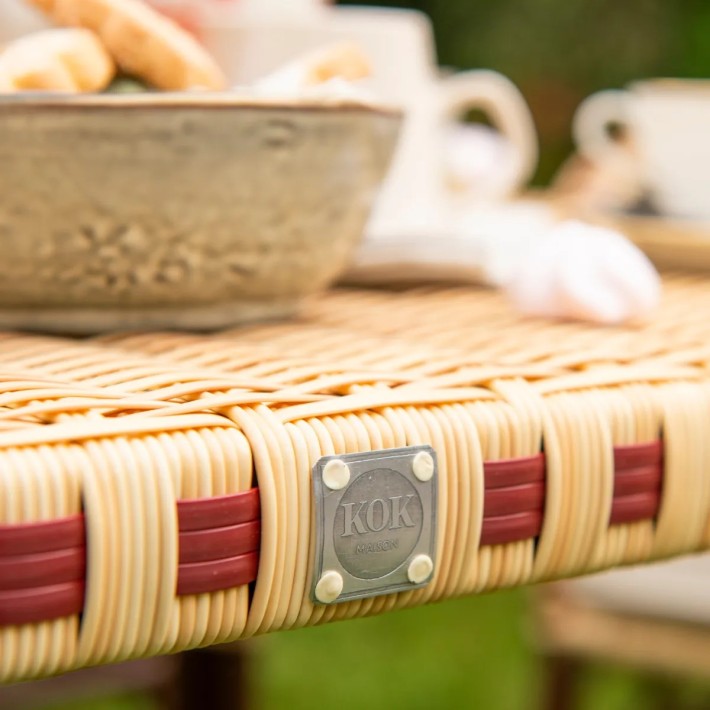 Zoom: beige and red resin braided design from the BELLE EPOQUE collection