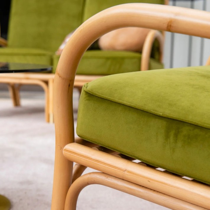 Zoom canne de rotin accoudoir canapé RIVIERA tissu velours vert