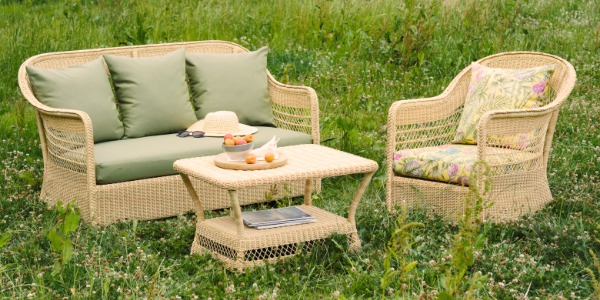 Personnaliser son mobilier en rotin : coussins sur mesure, tissus au choix